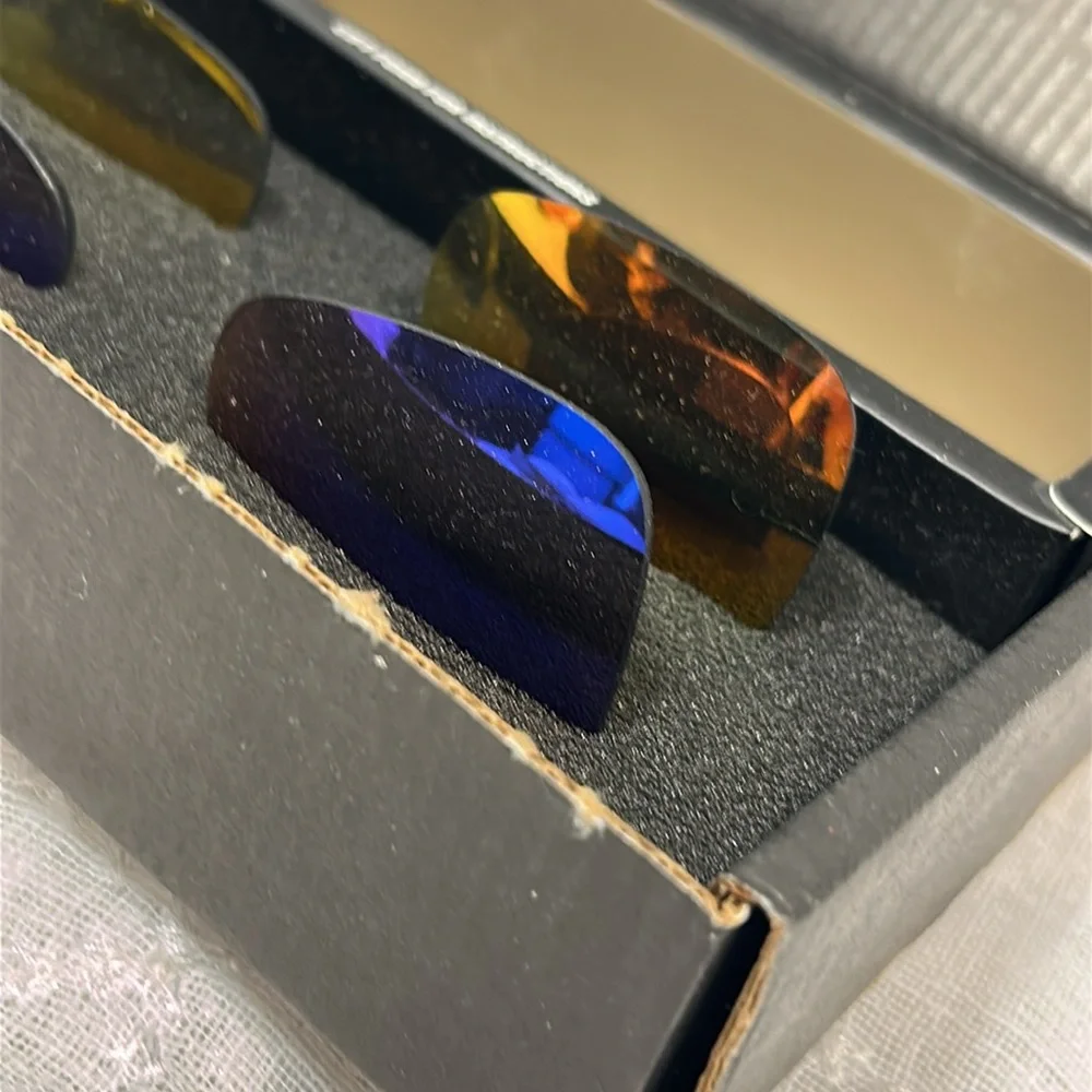 NWT Wayfarer style sunglasses with two interchangeable mirror lenses